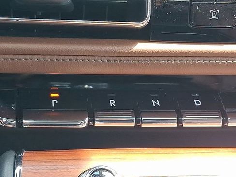 Used 2024 Lincoln Aviator Reserve w/ Elements Package Plus AWD/4WD image 17
