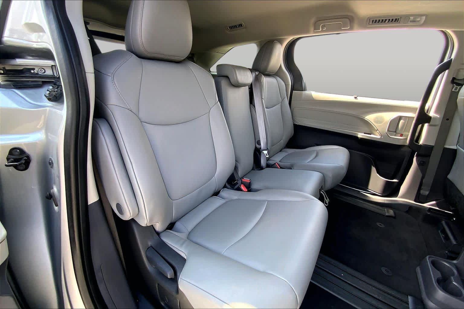 Used 2022 Toyota Sienna XLE FWD image 19