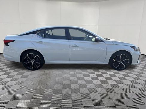 Used 2024 Nissan Altima 2.5 SR FWD image 10