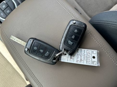 Used 2020 Hyundai Santa Fe SE FWD image 33