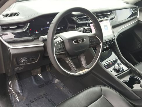 Used 2023 Jeep Grand Cherokee L Limited w/ Luxury Tech Group II image 10