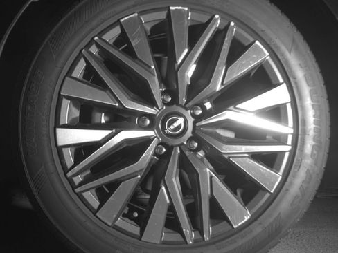 Used 2025 Nissan Altima 2.5 SV FWD image 12