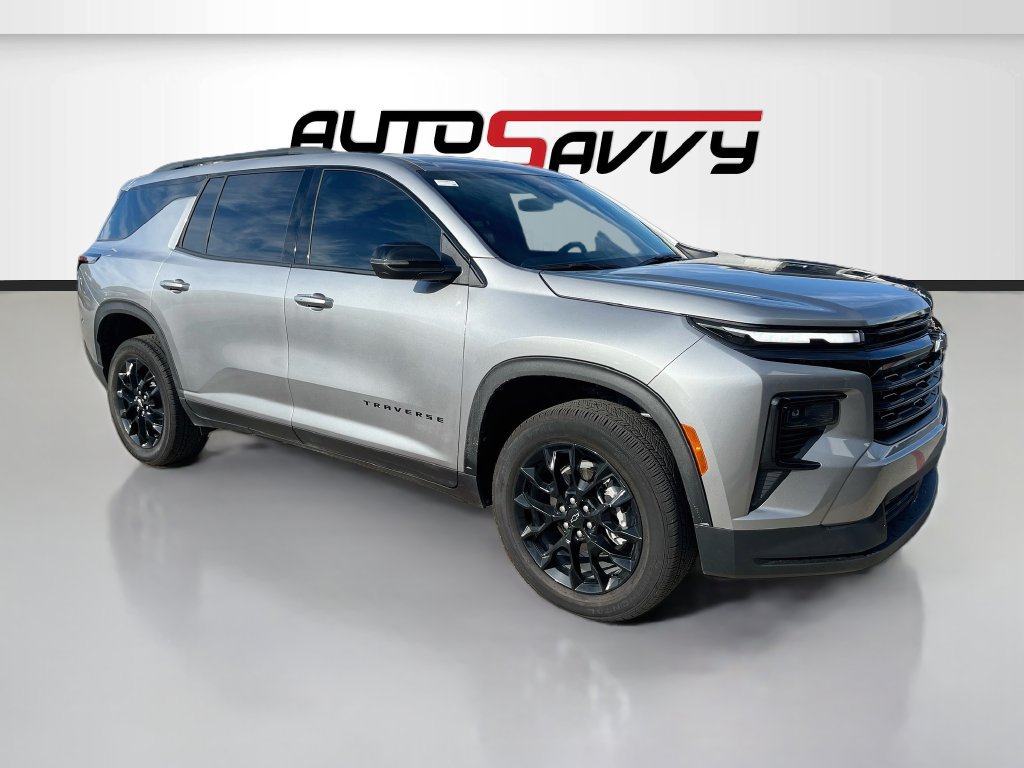 Used 2026 Chevrolet Traverse LT w/ Midnight/Sport Edition FWD image 1