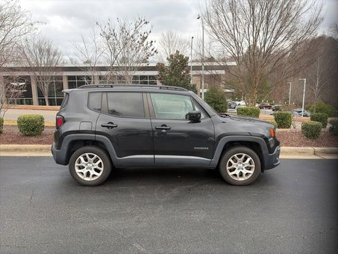 Used 2017 Jeep Renegade Latitude image 3
