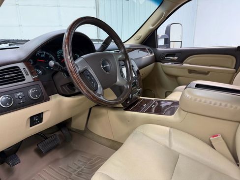 Used 2014 GMC Sierra 2500 Denali w/ Suspension Package, Off-Road image 13