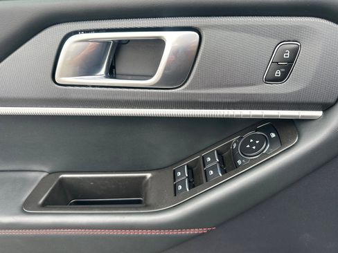 Used 2025 Ford Explorer ST-Line image 11