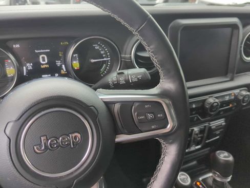 Used 2022 Jeep Wrangler Unlimited Sahara w/ Cold Weather Group AWD/4WD image 18
