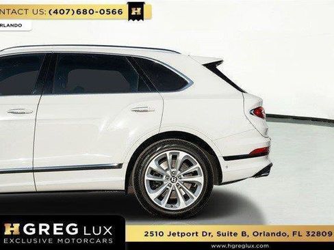 Used 2022 Bentley Bentayga AWD/4WD image 18