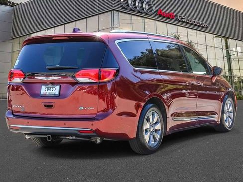 Used 2020 Chrysler Pacifica Limited image 4