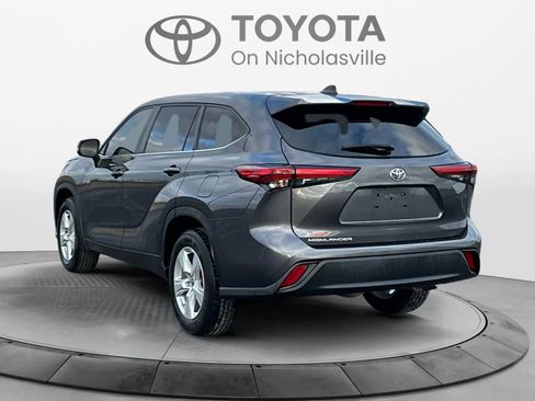 Used 2023 Toyota Highlander L image 4