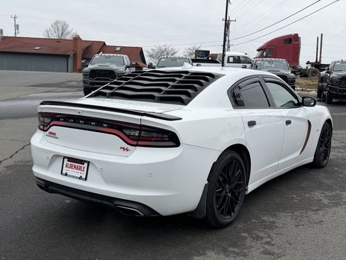 Used 2018 Dodge Charger R/T image 3
