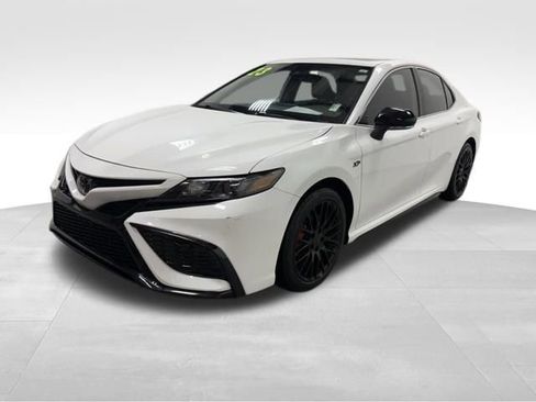Used 2023 Toyota Camry SE image 2