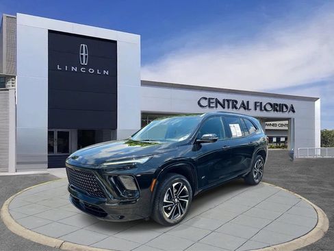 Used 2025 Buick Enclave Sport Touring w/ Power Package FWD image 8