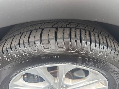 Used 2017 Ford Escape SE FWD image 19