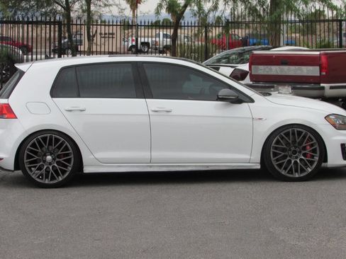 Used 2015 Volkswagen Golf 4-Door image 8