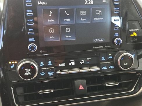 Used 2022 Toyota Highlander XLE image 18