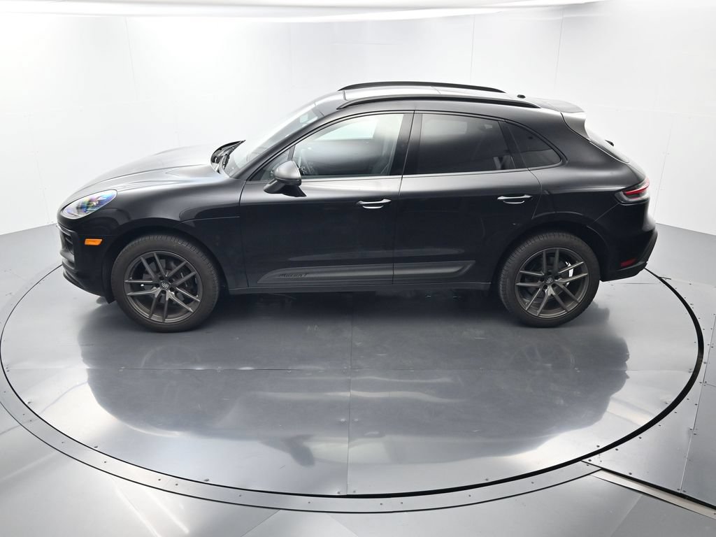 Used 2025 Porsche Macan AWD/4WD image 34