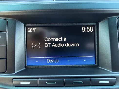 Used 2017 Ford Explorer XLT image 32