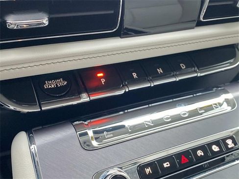 Used 2025 Lincoln Aviator 2WD image 29