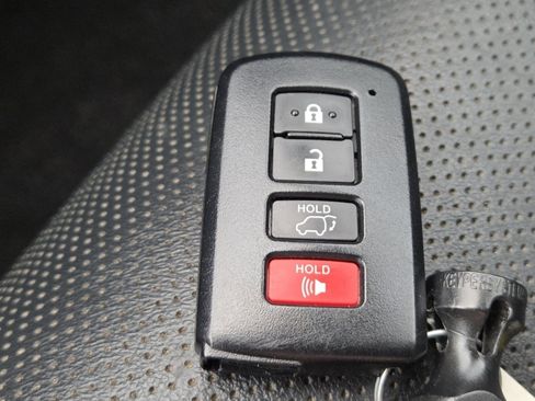 Used 2019 Toyota Highlander Limited image 29