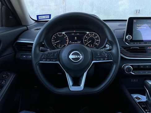 Used 2025 Nissan Altima 2.5 SV image 31