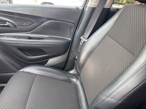 Used 2019 Buick Encore Sport Touring FWD image 4