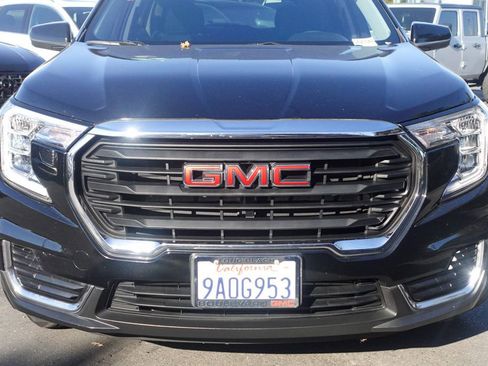 Used 2022 GMC Terrain SLE image 3