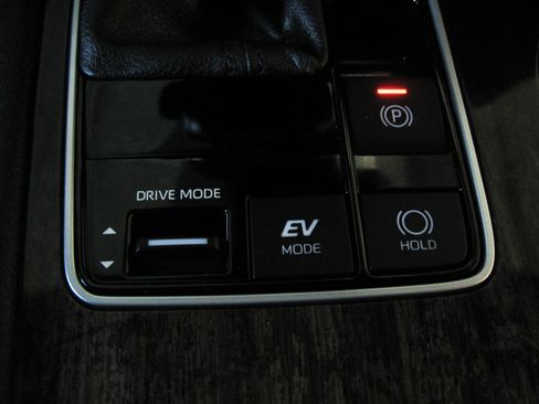 Used 2025 Toyota Sienna Platinum image 20