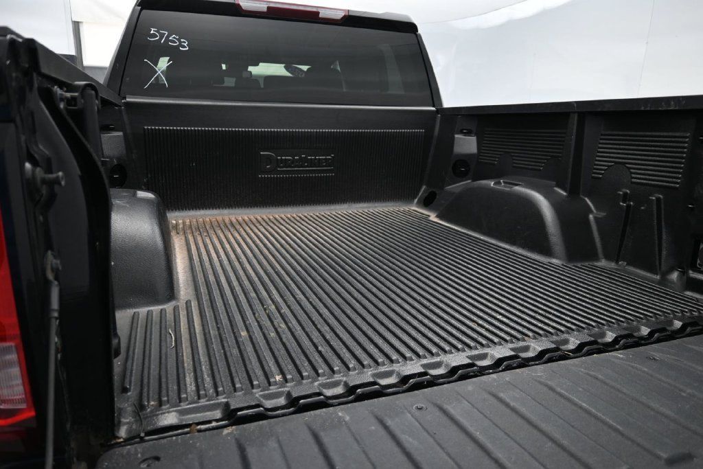 Used 2025 GMC Sierra 1500 SLT RWD image 15