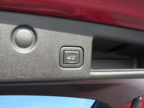 Used 2021 Chevrolet Equinox Premier image 32