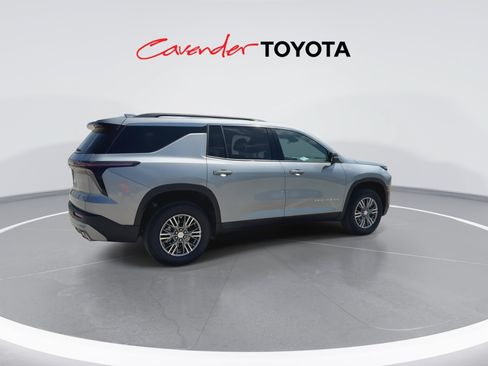 Used 2026 Chevrolet Traverse LT FWD image 8