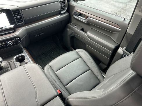 Used 2025 GMC Sierra 1500 SLT w/ SLT Premium Plus Package image 17