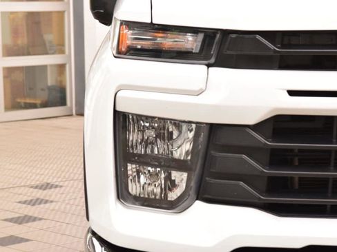 Used 2024 Chevrolet Silverado 2500 Custom w/ Custom Value Package AWD/4WD image 12