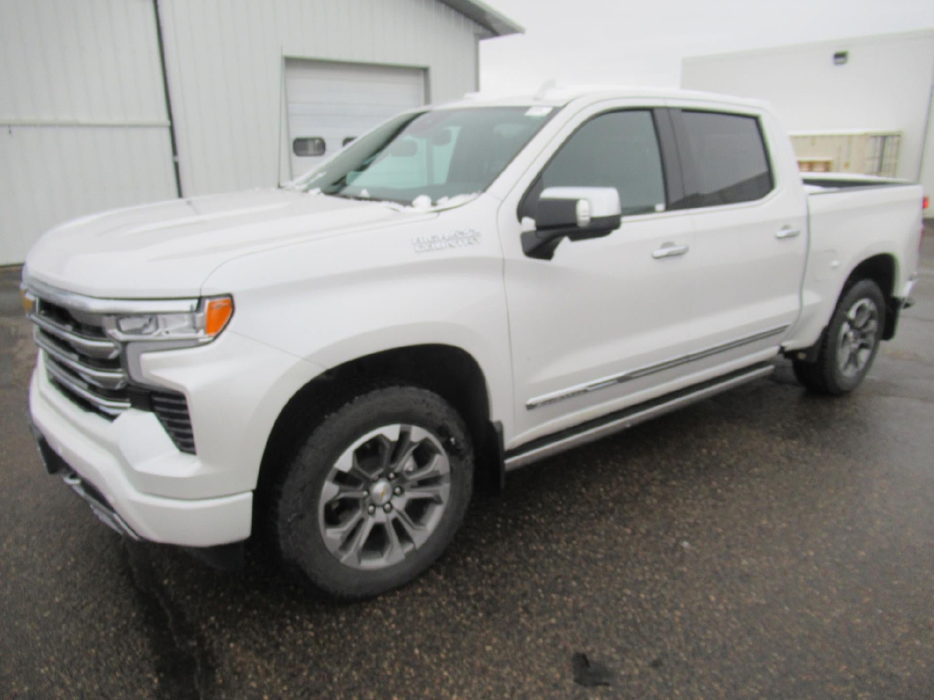 Certified 2025 Chevrolet Silverado 1500 High Country w/ Z71 Off-Road Package AWD/4WD image 2