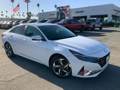 Used 2022 Hyundai Elantra SEL w/ Convenience + Premium Package