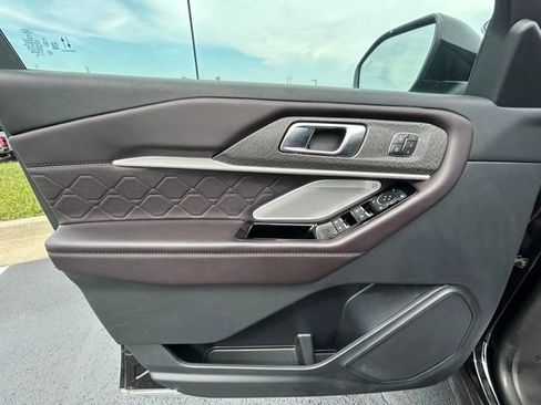 Used 2025 Ford Explorer Platinum w/ LUX Leather Package AWD/4WD image 21
