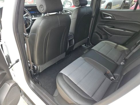 Used 2025 Chevrolet Trax LT w/ LT Convenience Package FWD image 28