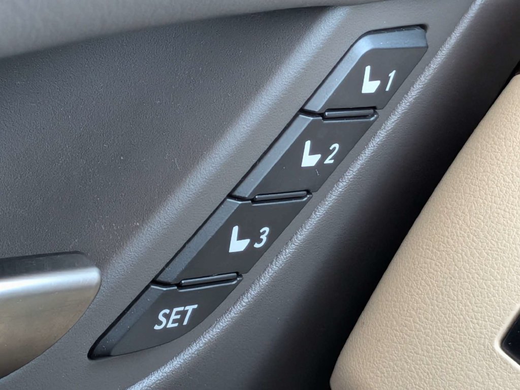 Used 2018 Lexus LX 570 4WD w/ Luxury Package image 30