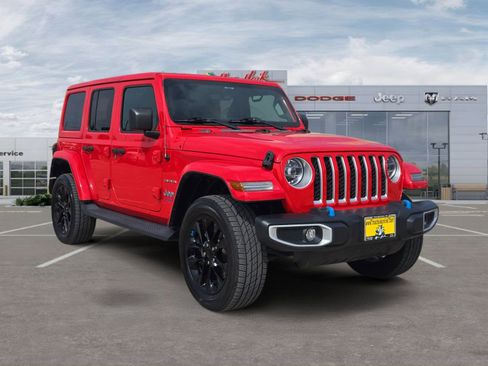 Used 2022 Jeep Wrangler Unlimited Sahara w/ Cold Weather Group AWD/4WD image 7