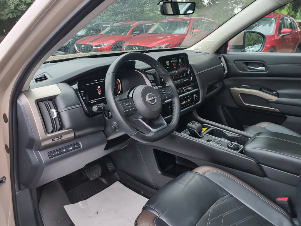 Used 2023 Nissan Pathfinder Platinum AWD/4WD image 18
