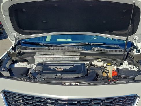 Used 2023 Cadillac XT4 Premium Luxury image 9