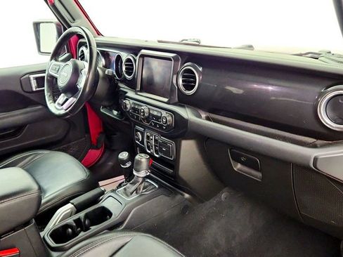 Used 2022 Jeep Wrangler Unlimited Sahara AWD/4WD image 25