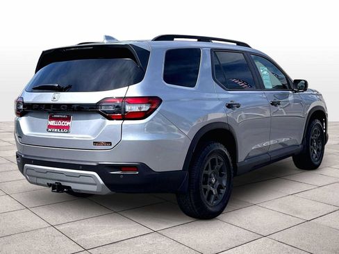 Used 2025 Honda Pilot TrailSport image 15