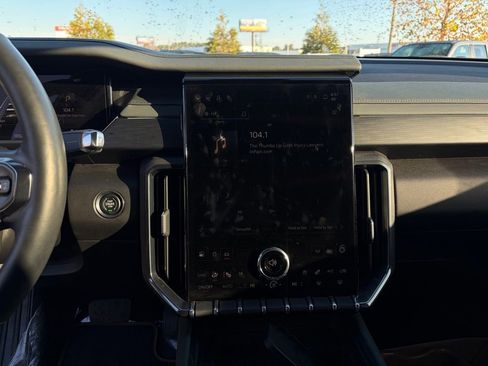 Used 2024 GMC Acadia AT4 w/ Luxury Package image 21