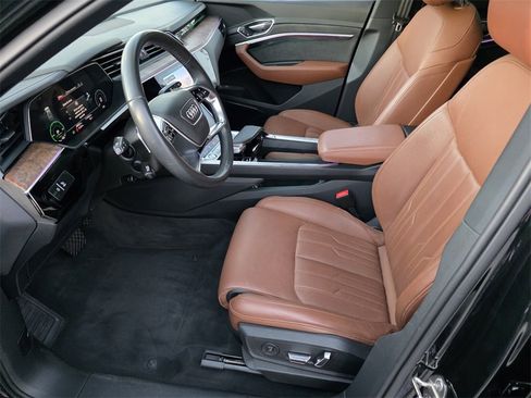 Used 2019 Audi e-tron Prestige image 9