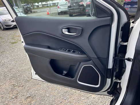 Used 2019 Jeep Compass Latitude w/ Popular Equipment Group AWD/4WD image 21