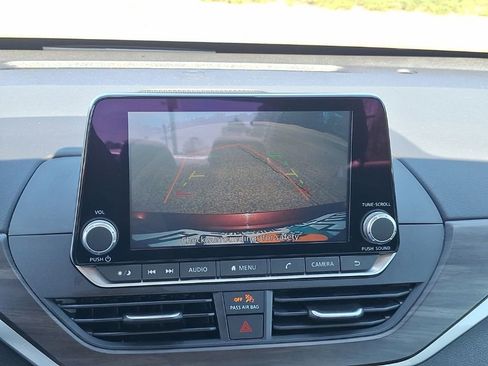 Used 2024 Nissan Altima 2.5 SV image 28