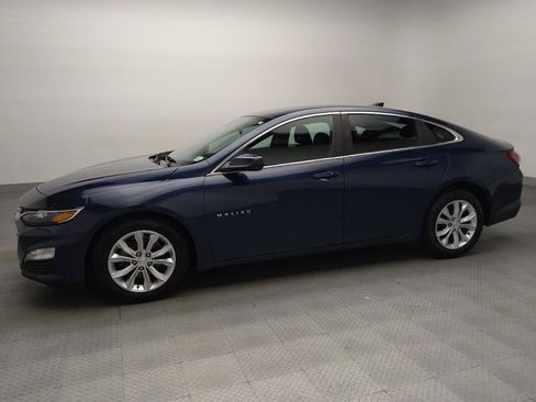 Used 2020 Chevrolet Malibu LT FWD image 2