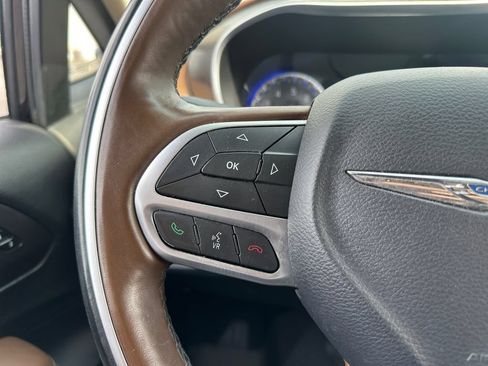 Used 2017 Chrysler Pacifica Limited w/ UConnect Theater Package FWD image 14