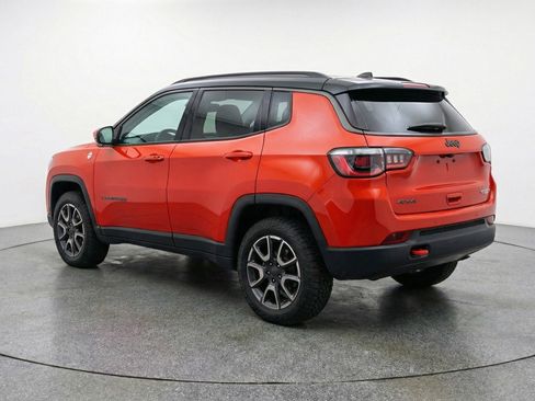 Used 2025 Jeep Compass Trailhawk image 6